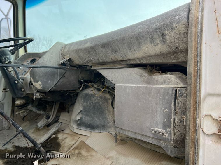 image for item NM9002 1982 Ford L8000 water truck