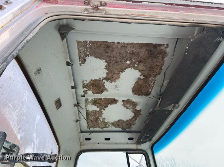 image for item NM9002 1982 Ford L8000 water truck