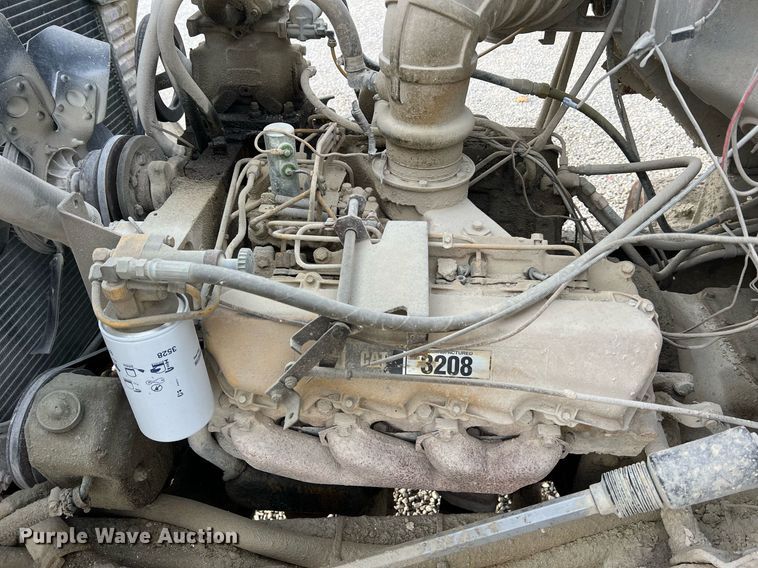 image for item NM9002 1982 Ford L8000 water truck