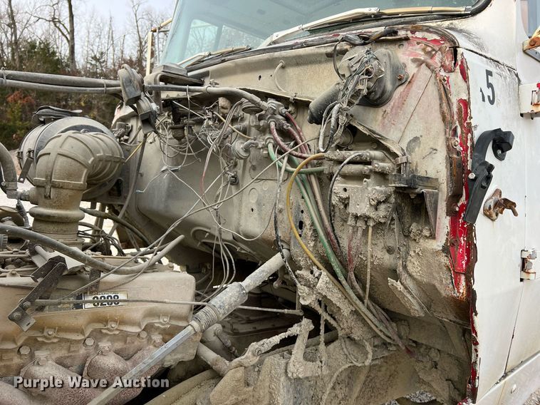 image for item NM9002 1982 Ford L8000 water truck