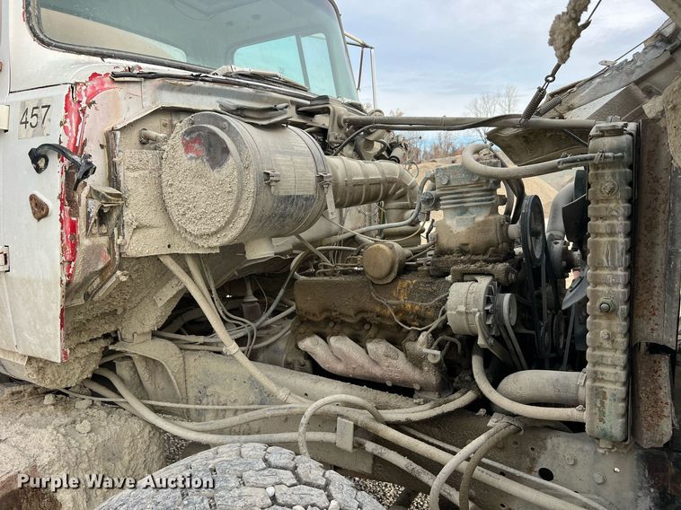 image for item NM9002 1982 Ford L8000 water truck