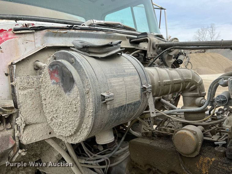 image for item NM9002 1982 Ford L8000 water truck