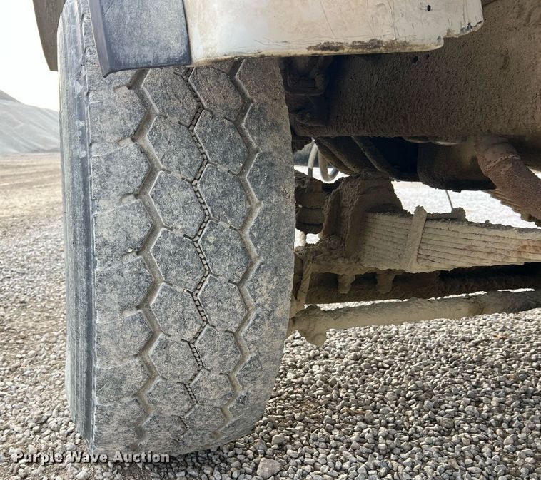 image for item NM9002 1982 Ford L8000 water truck