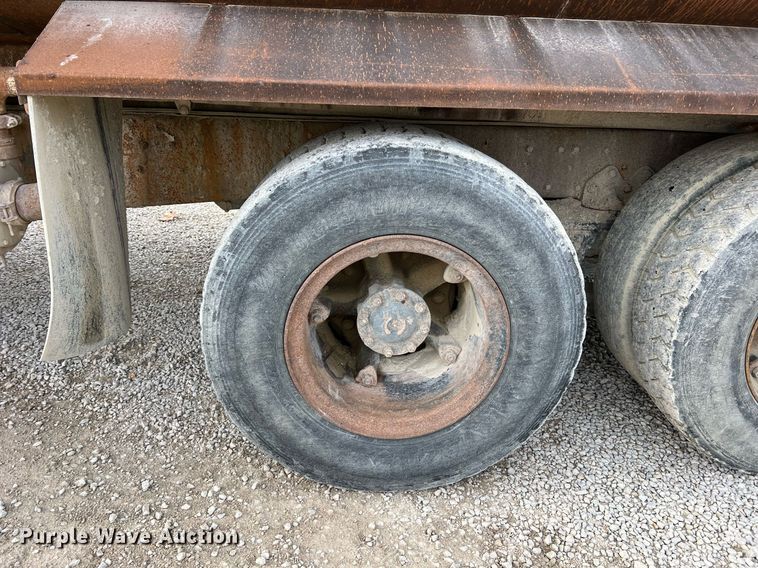 image for item NM9002 1982 Ford L8000 water truck