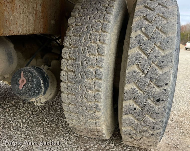 image for item NM9002 1982 Ford L8000 water truck