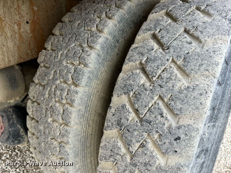 image for item NM9002 1982 Ford L8000 water truck