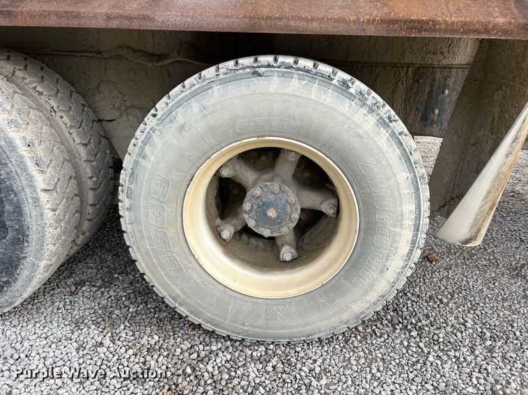 image for item NM9002 1982 Ford L8000 water truck