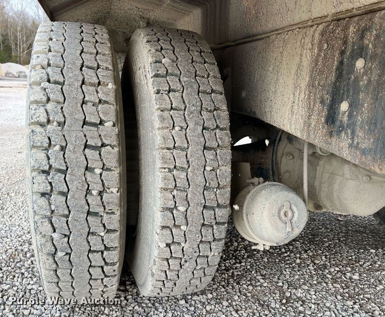 image for item NM9002 1982 Ford L8000 water truck