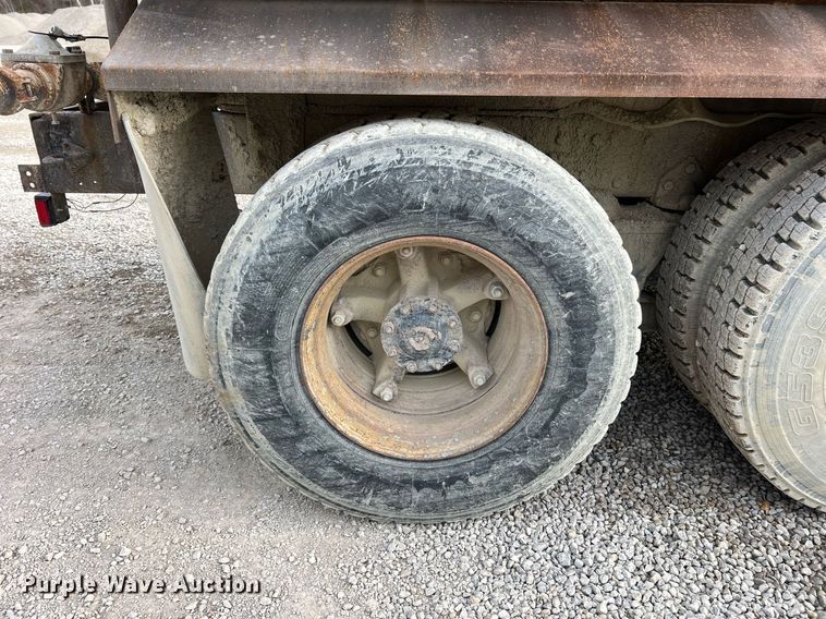 image for item NM9002 1982 Ford L8000 water truck