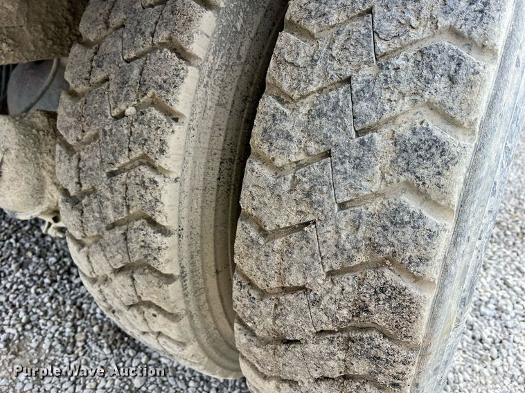 image for item NM9002 1982 Ford L8000 water truck