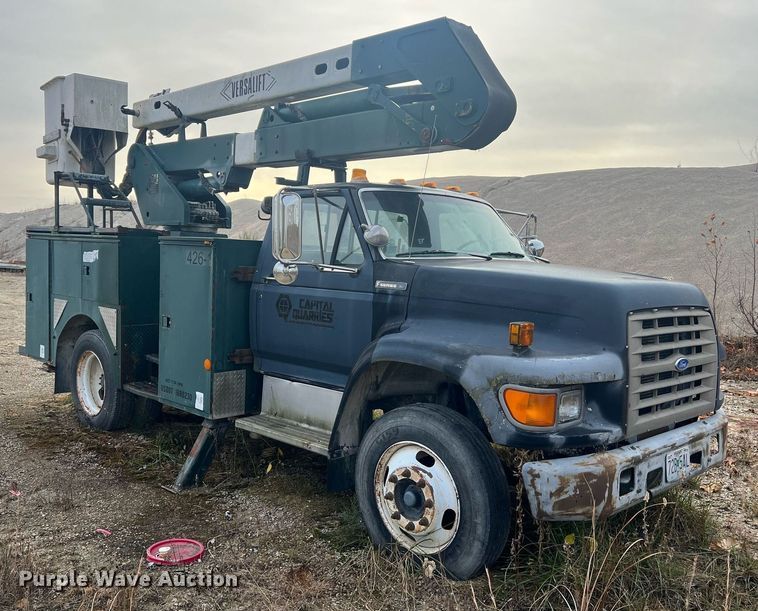 image for item NM9003 1995 Ford F800  bucket truck