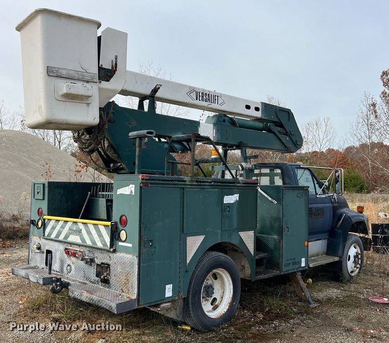 image for item NM9003 1995 Ford F800  bucket truck