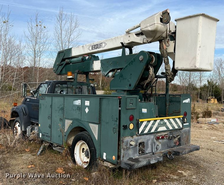 image for item NM9003 1995 Ford F800  bucket truck