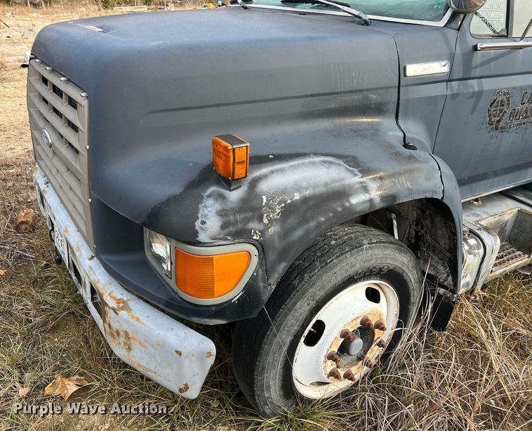 image for item NM9003 1995 Ford F800  bucket truck