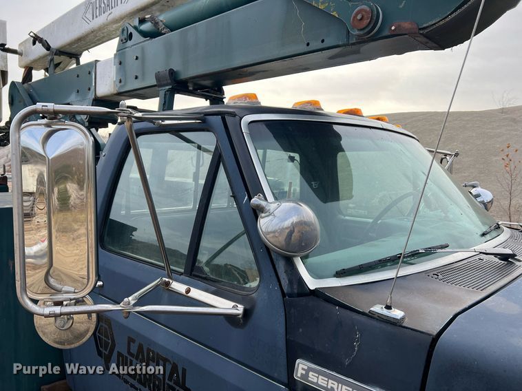 image for item NM9003 1995 Ford F800  bucket truck