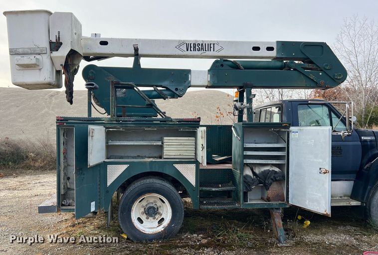 image for item NM9003 1995 Ford F800  bucket truck