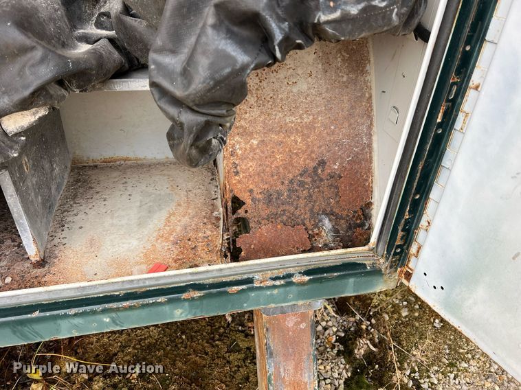 image for item NM9003 1995 Ford F800  bucket truck