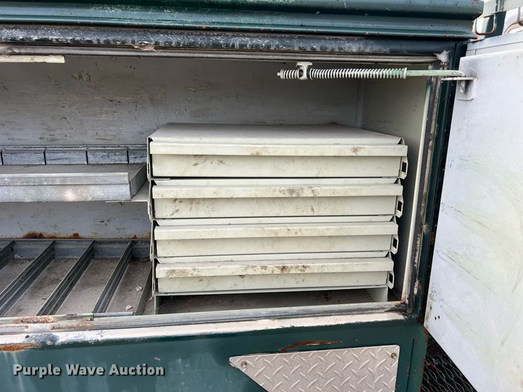 image for item NM9003 1995 Ford F800  bucket truck