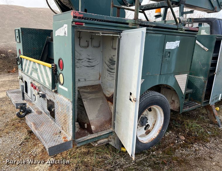 image for item NM9003 1995 Ford F800  bucket truck