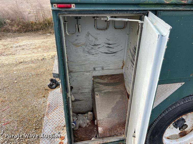 image for item NM9003 1995 Ford F800  bucket truck