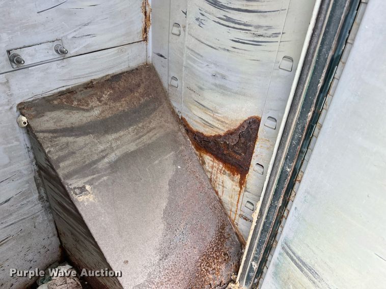 image for item NM9003 1995 Ford F800  bucket truck