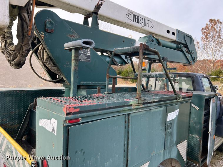 image for item NM9003 1995 Ford F800  bucket truck