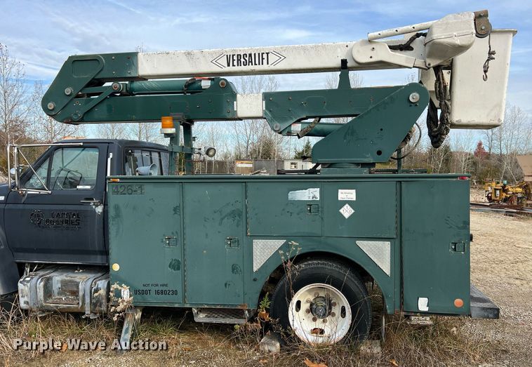 image for item NM9003 1995 Ford F800  bucket truck