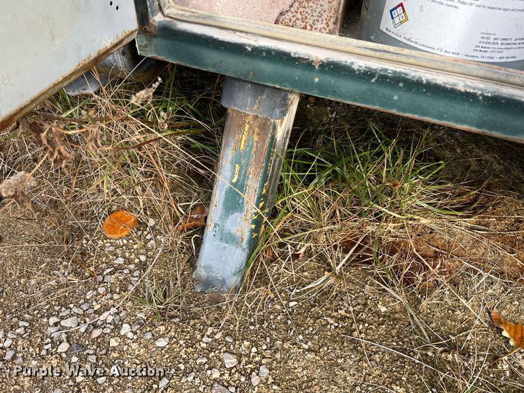 image for item NM9003 1995 Ford F800  bucket truck