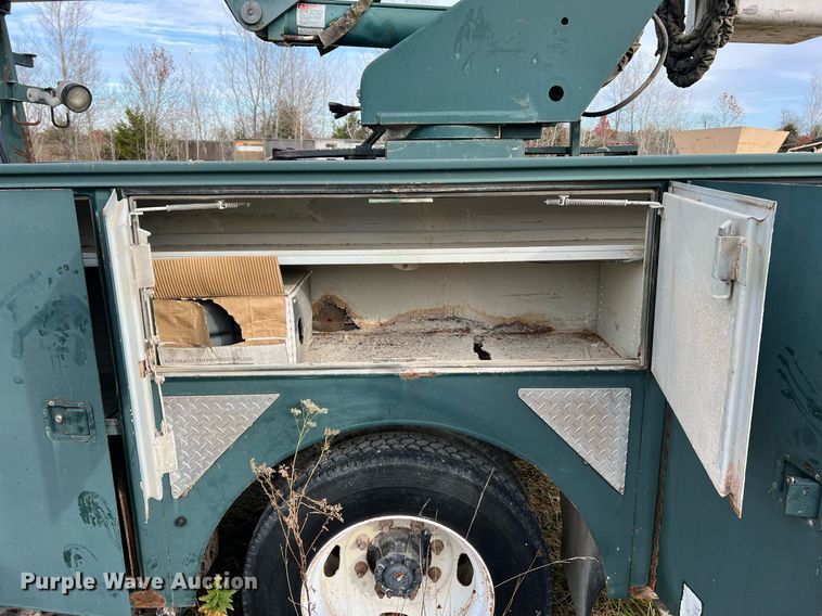 image for item NM9003 1995 Ford F800  bucket truck