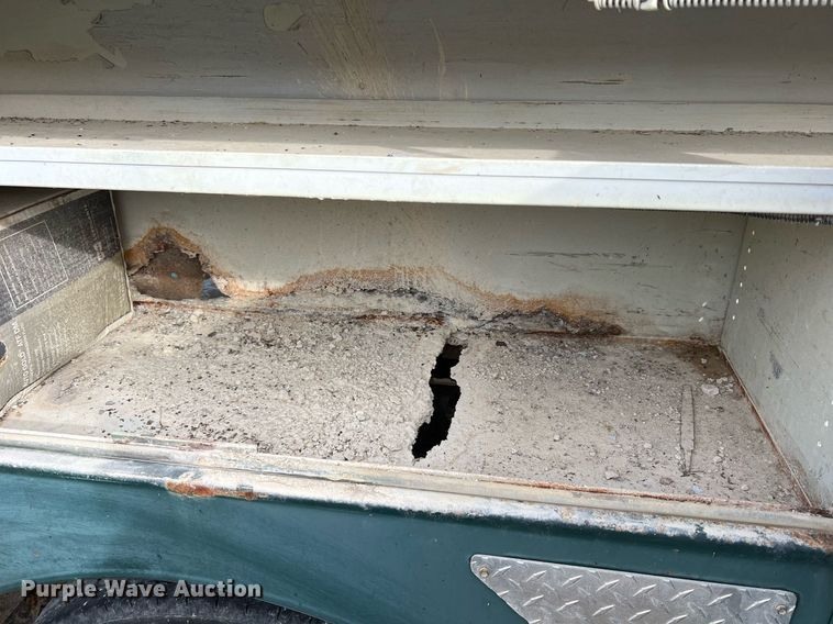 image for item NM9003 1995 Ford F800  bucket truck