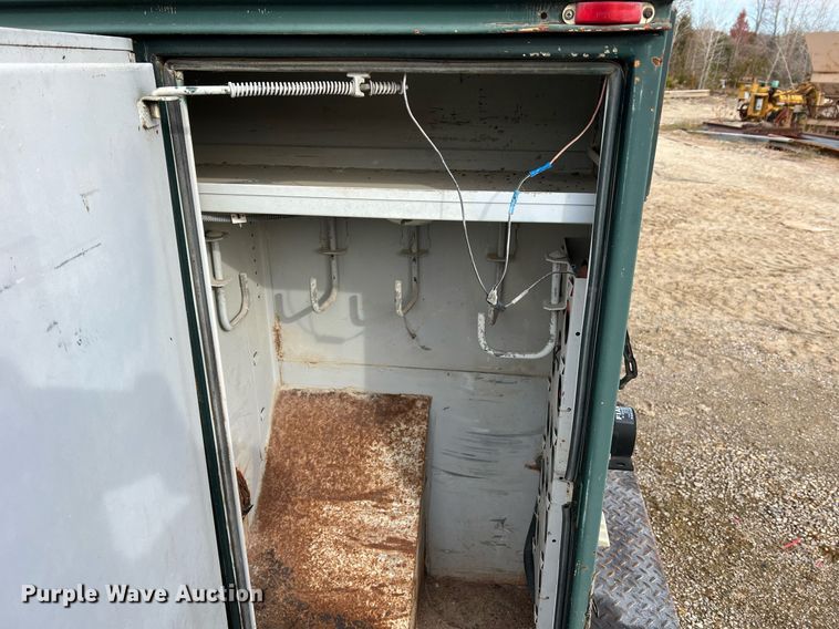 image for item NM9003 1995 Ford F800  bucket truck