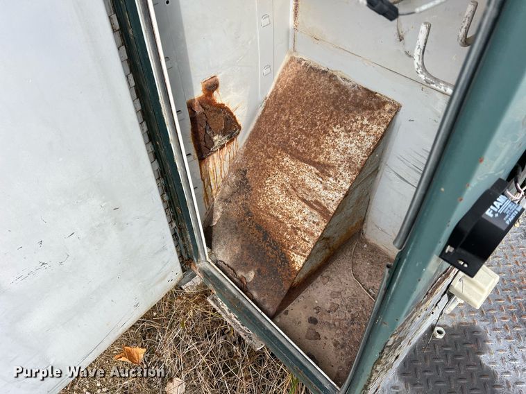 image for item NM9003 1995 Ford F800  bucket truck