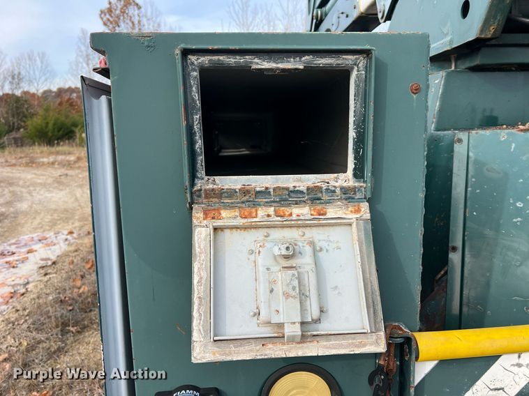 image for item NM9003 1995 Ford F800  bucket truck