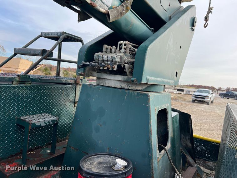 image for item NM9003 1995 Ford F800  bucket truck