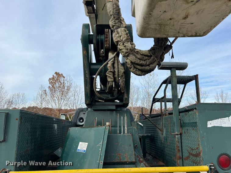 image for item NM9003 1995 Ford F800  bucket truck