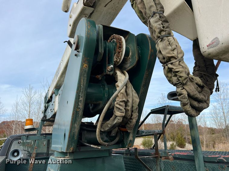 image for item NM9003 1995 Ford F800  bucket truck