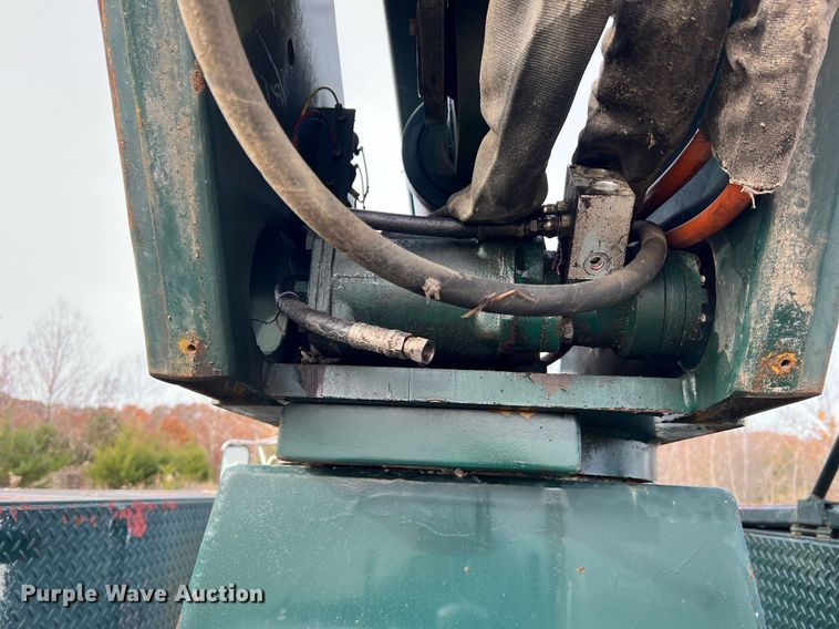 image for item NM9003 1995 Ford F800  bucket truck