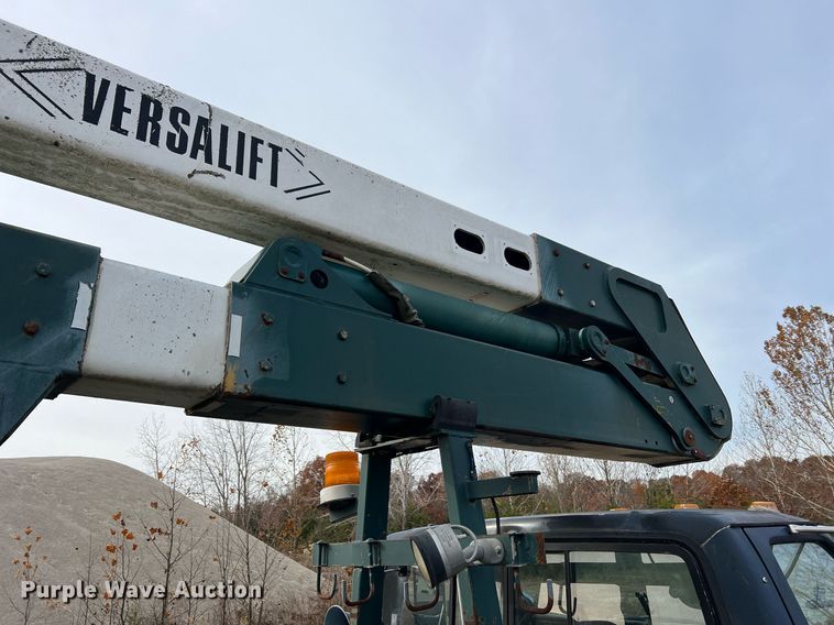 image for item NM9003 1995 Ford F800  bucket truck