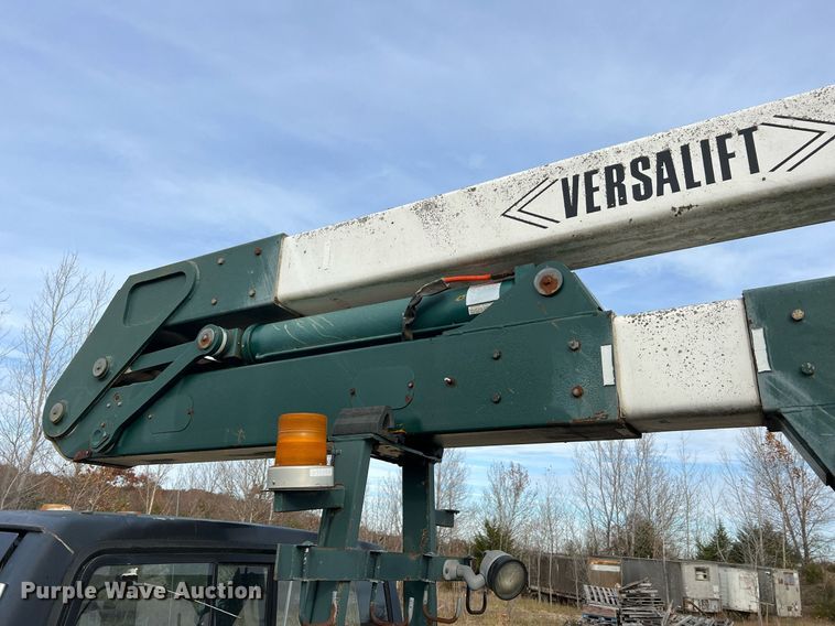 image for item NM9003 1995 Ford F800  bucket truck