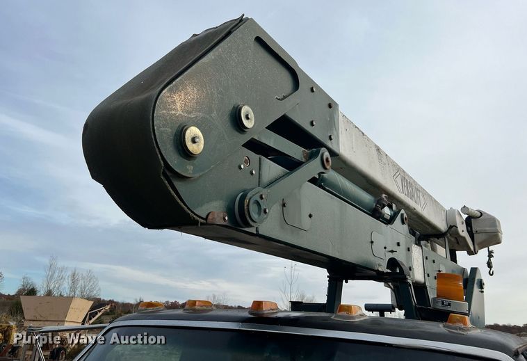 image for item NM9003 1995 Ford F800  bucket truck