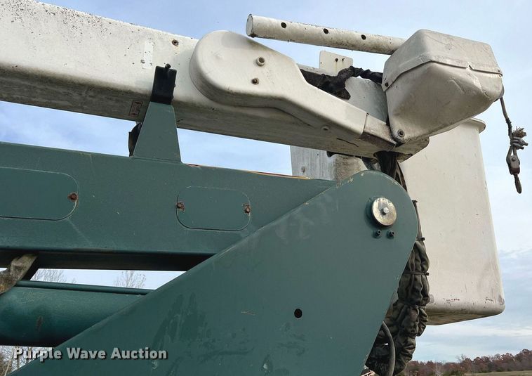 image for item NM9003 1995 Ford F800  bucket truck