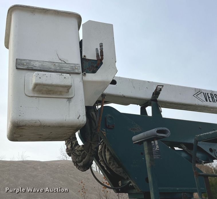 image for item NM9003 1995 Ford F800  bucket truck