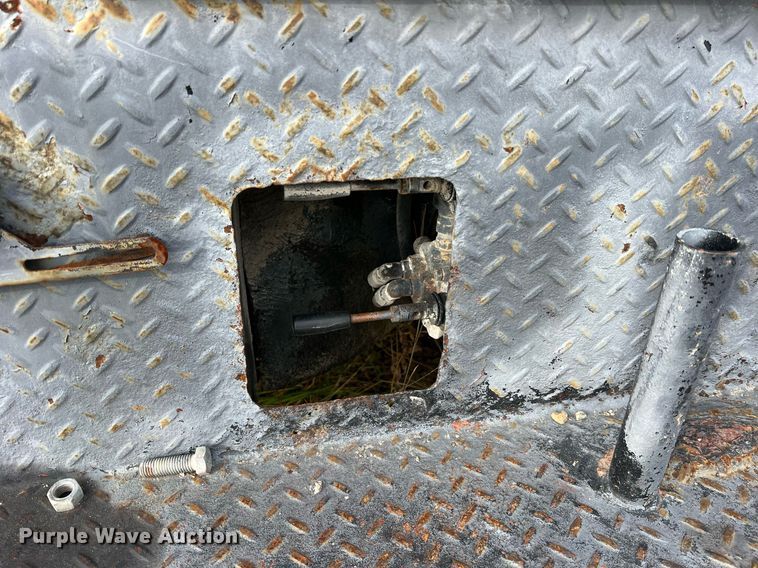 image for item NM9003 1995 Ford F800  bucket truck