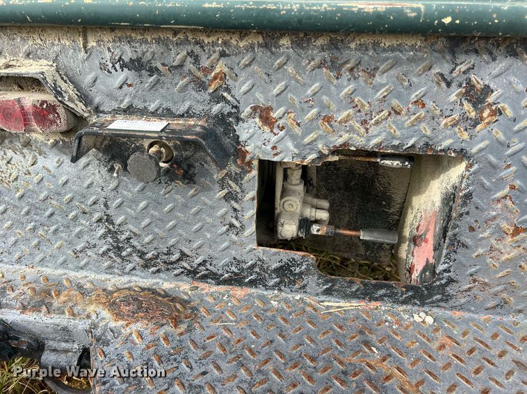 image for item NM9003 1995 Ford F800  bucket truck