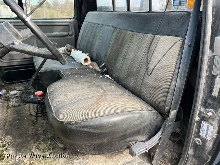 image for item NM9003 1995 Ford F800  bucket truck