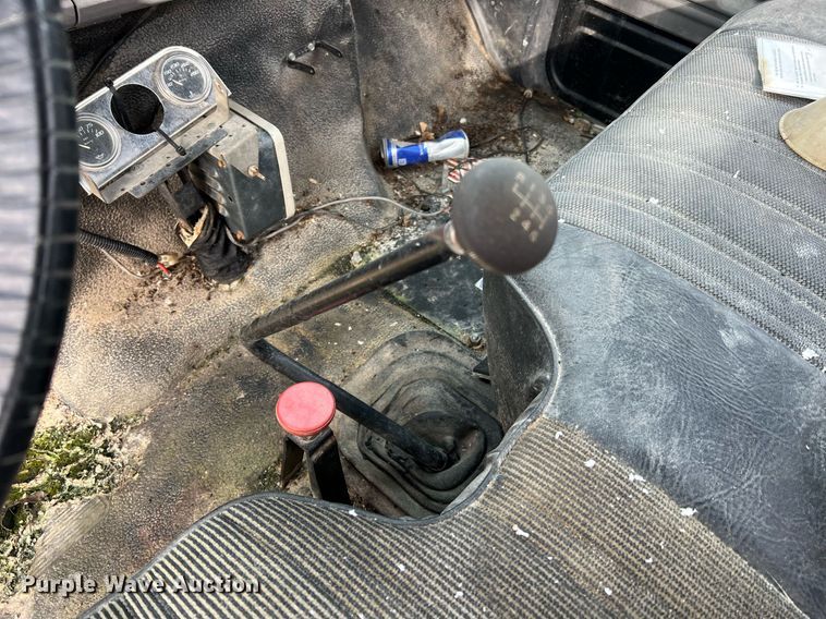 image for item NM9003 1995 Ford F800  bucket truck