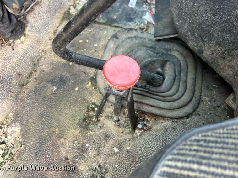 image for item NM9003 1995 Ford F800  bucket truck