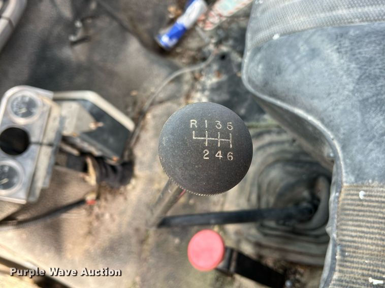 image for item NM9003 1995 Ford F800  bucket truck