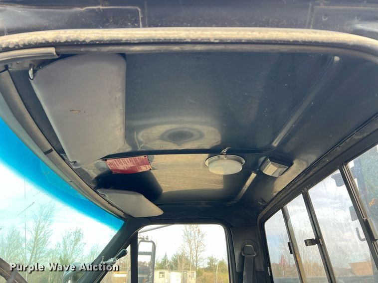 image for item NM9003 1995 Ford F800  bucket truck