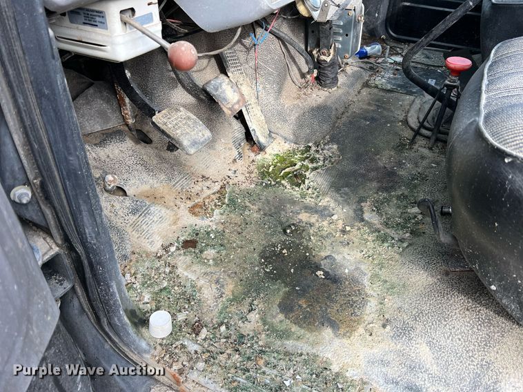 image for item NM9003 1995 Ford F800  bucket truck